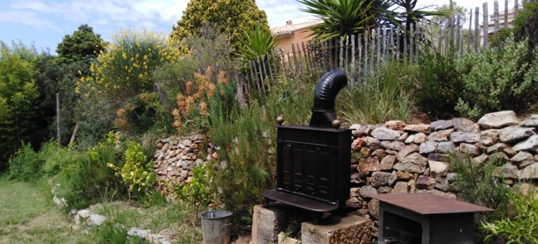 barbecue poele a bois campagne Gavaresse au bord de la mer