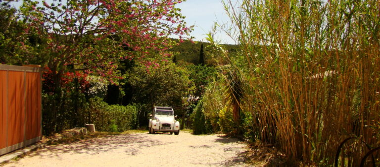 parking Provence sud location grande maison de vacances